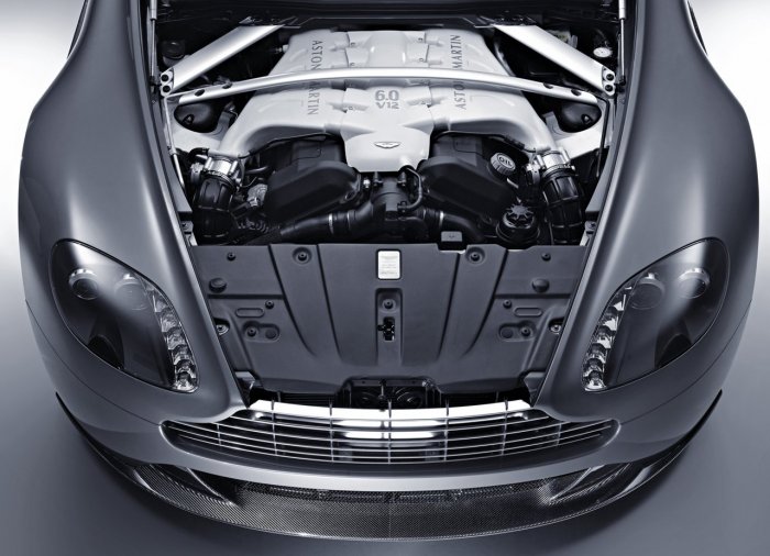 Aston Martin V12 Vantage (11 фото)