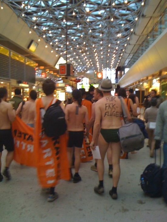 Протест без одежды (34 фото)