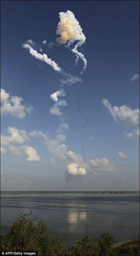 Взрыв индийской ракеты (6 фото)