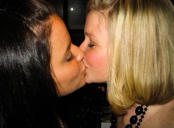 Lots different girls kissing pictures