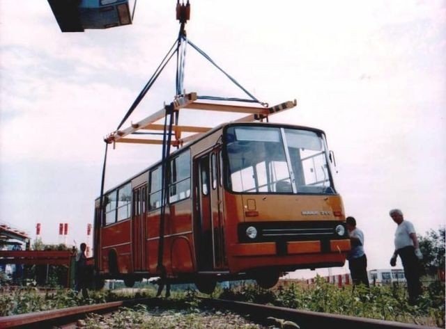 Трамвай из Икаруса (5 фото)