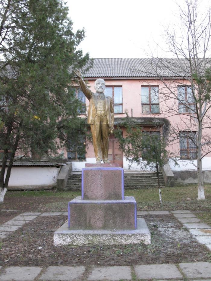 Модернизация памятника Ленину (3 фото)