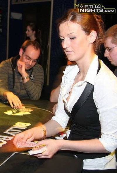Турнир по стрип-покеру (32 фото)