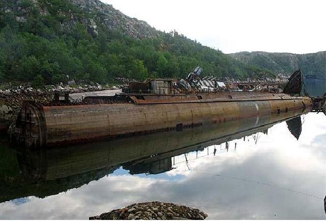 Кладбище подводных лодок (11 фото)