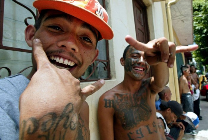 Банды Центральной Америки: MS-13 и Мара 18 (17 фото + текст)