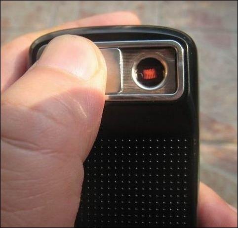 Телефон с прикуривателем для сигарет (5 фото)