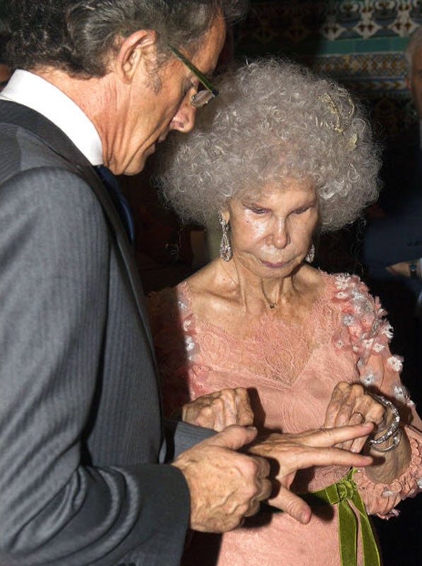 Испанская герцогиня в 85 вышла замуж (17 фото + текст)