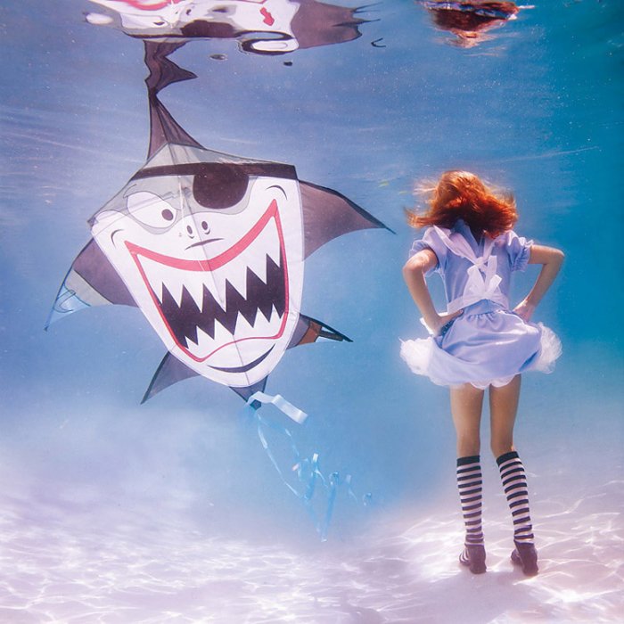 Алиса в подводном мире (23 фото)