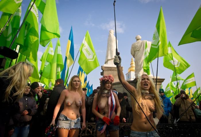 Новые акции от FEMEN (35 фото)