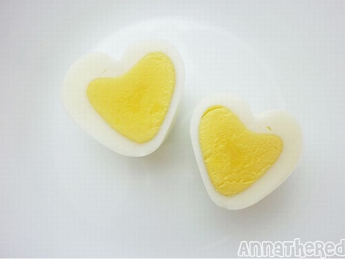 Как сделать сердечко из яйца (10 фото)