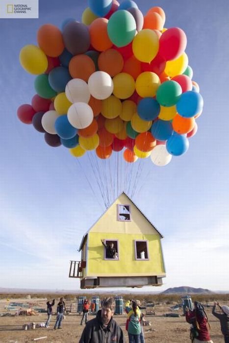 Летающий дом из мультфильма Вверх (14 фото)