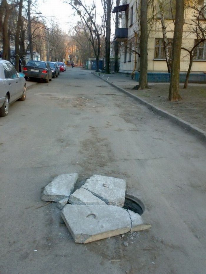 Как закрывают люки на Украине (8 фото)