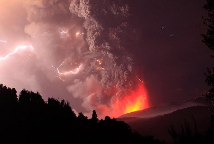 Извержение вулкана Пуйеуэ в Чили (5 фото)