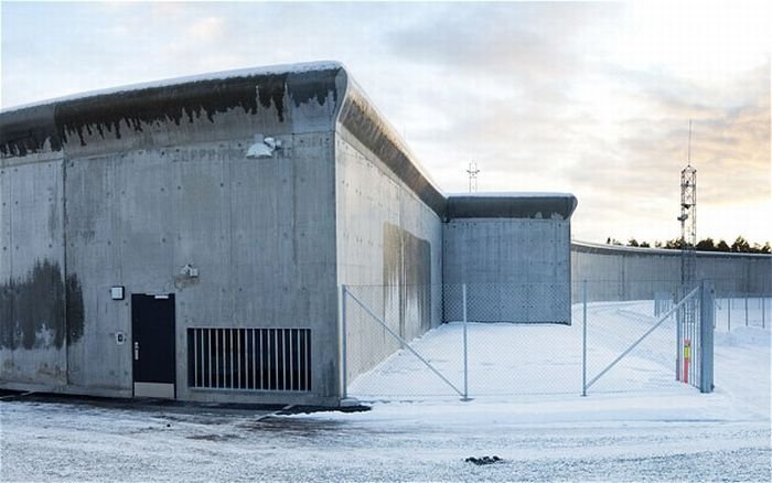 Тюрьма для террориста (12 фото)