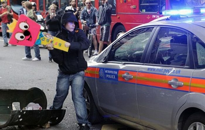 Фотожабы на лондонских погромщиков (46 фото)