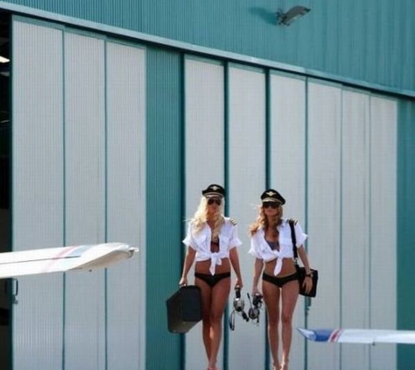 Девушки в авиации (43 фото)