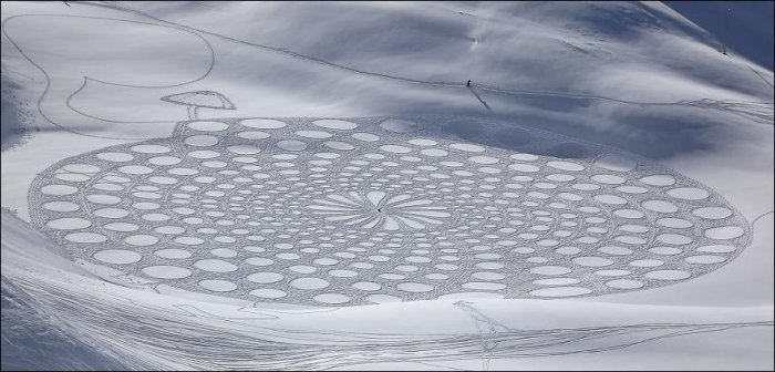 Рисунки на снегу (12 фото)
