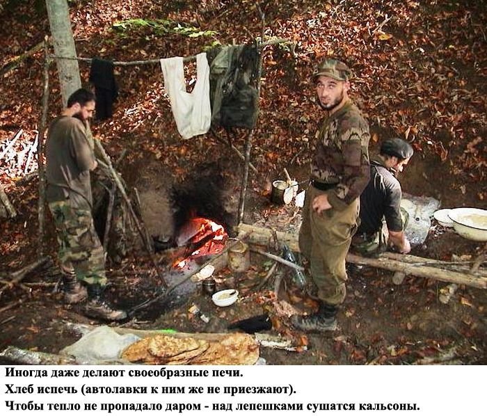 Как живут террористы в лесу (15 фото)