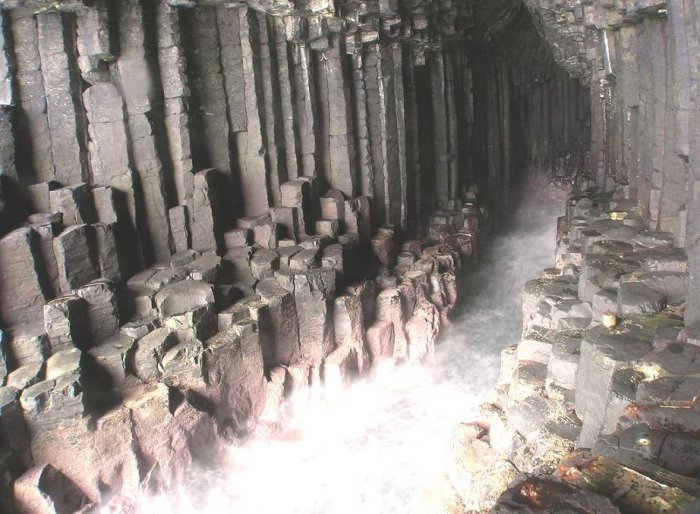 Поющая пещера Фингала (20 фото)