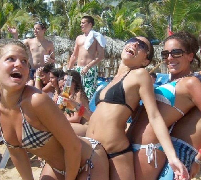 Развратные девушки на пляже фото
