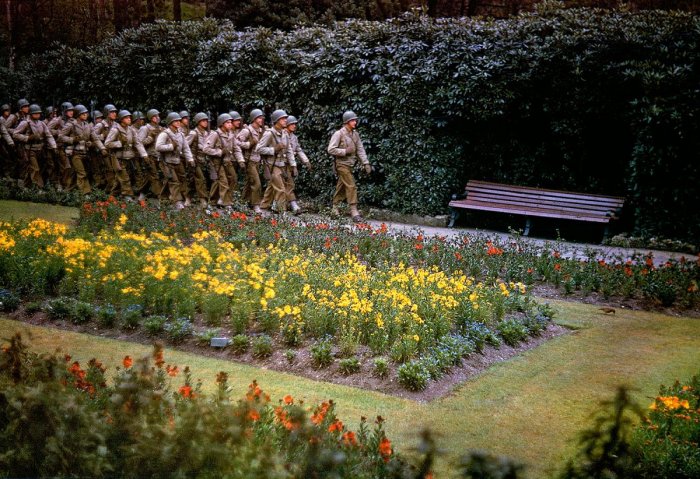 Цветные снимки времен Второй Мировой войны 1944 года (20 фото)