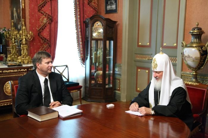 Ретушированный снимок патриарха Кирилла (4 фото)
