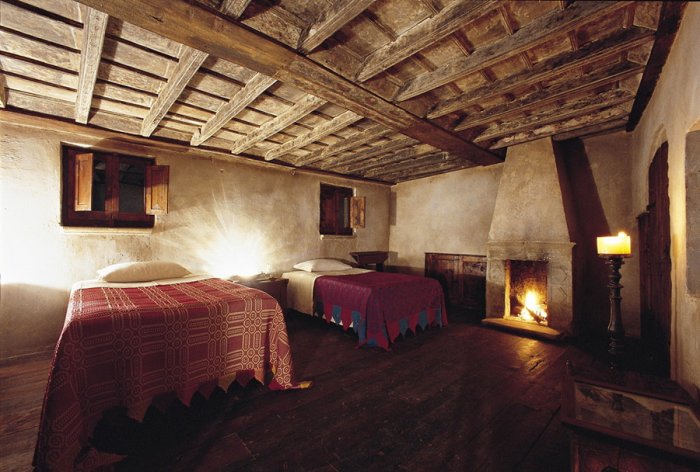 Средневековый отель в горах Италии (20 фото)