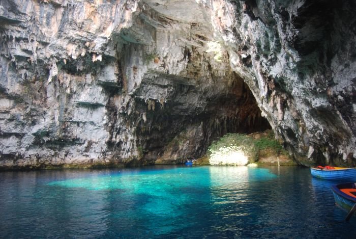 Пещера Мелиссани в Греции (22 фото)