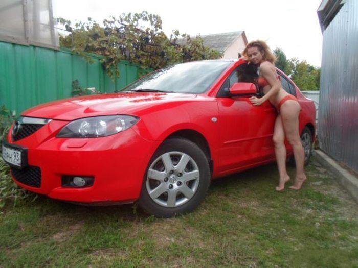 Девушка продает машину (6 фото)