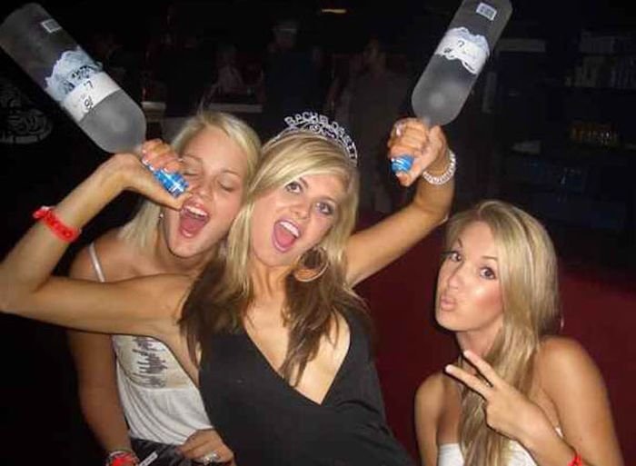 Девушки перепили алкогольных напитков