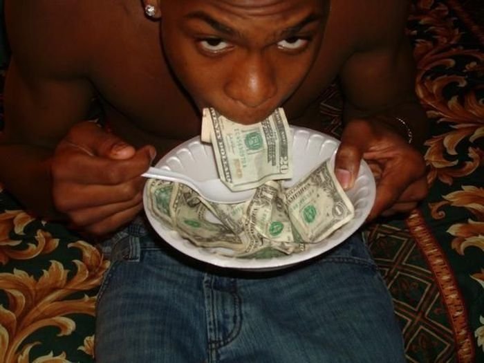 Афроамериканцы жрут баксы (20 фото)