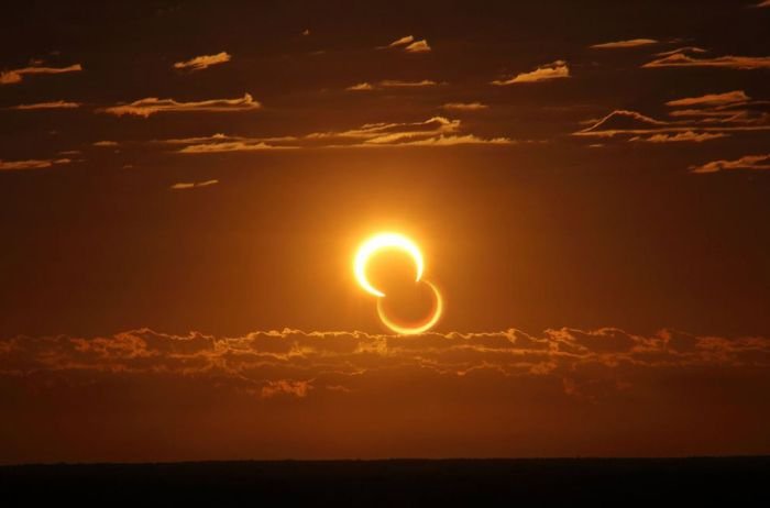 Кольцо огня в небе над Австралией (11 фото)
