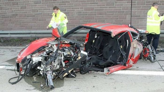 Ferrari 430 Scuderia попал в аварию на скорости 300 км/час (7 фото)