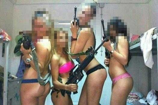 Девушки-военнослужащие из Израиля устроили эротическую фотосессию (4 фото)