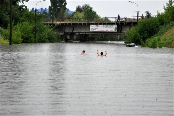 Наводнение в Луцке (12 фото)