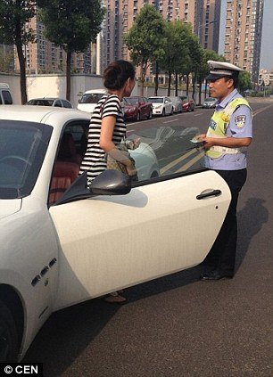 Как паркуется китайская выпускница (5 фото)