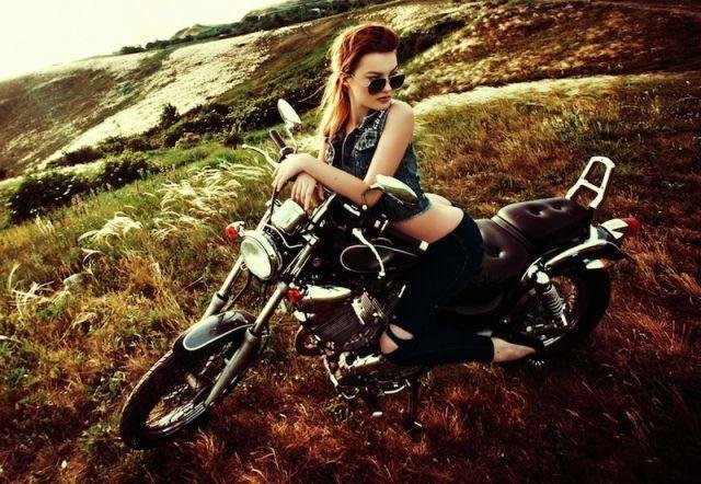 Девушка продает мотоцикл (6 фото) НЮ!