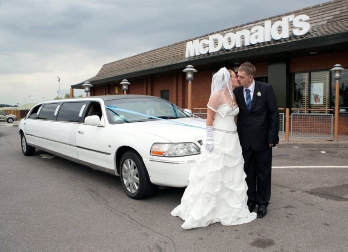 Свадьба в Макдональдсе (16 фото)