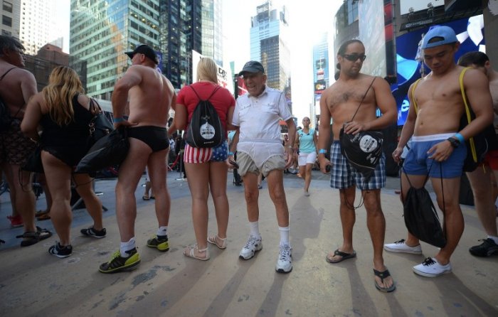 Парад нижнего белья в Нью-Йорке (15 фото)