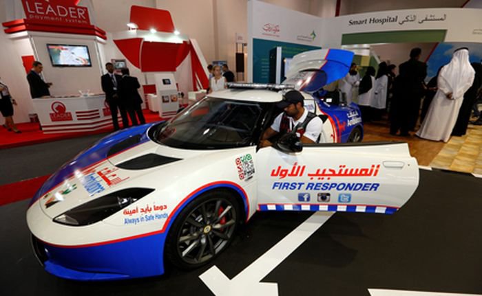Автомобили скорой помощи в Дубае (18 фото)