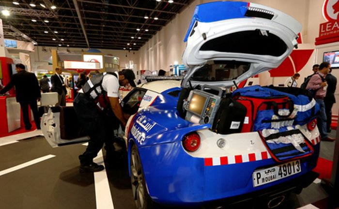 Автомобили скорой помощи в Дубае (18 фото)
