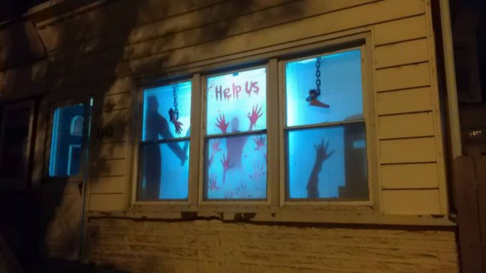 Страшное украшение дома на Хэллоуин (4 фото)