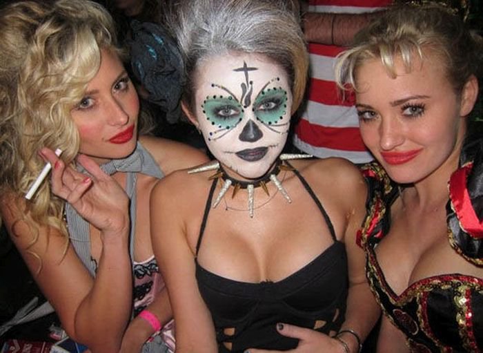 Девушки на вечеринках в честь Хэллоуина. Часть 2 (71 фото)