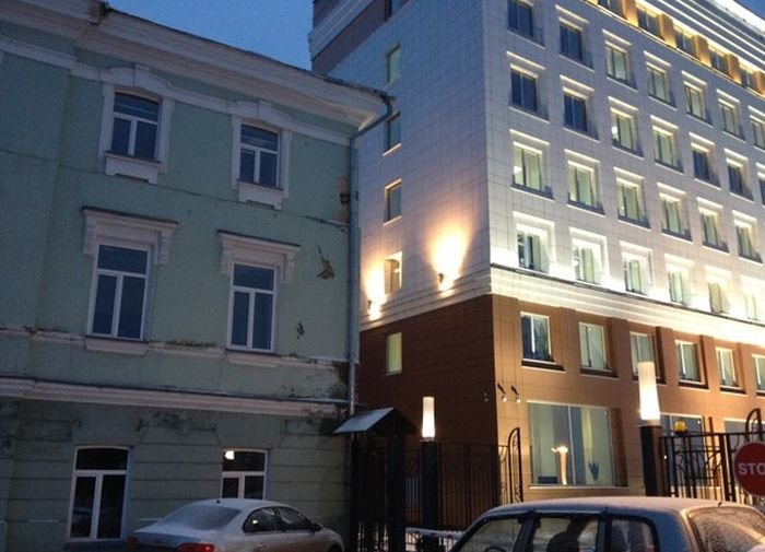 Два здания в центре Томска (2 фото)