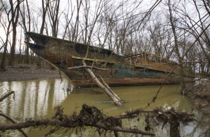 Пропавший корабль на реке Огайо (14 фото)
