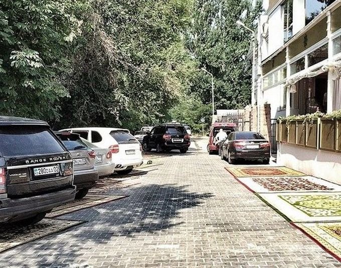 VIP-парковка в Алматы (4 фото)