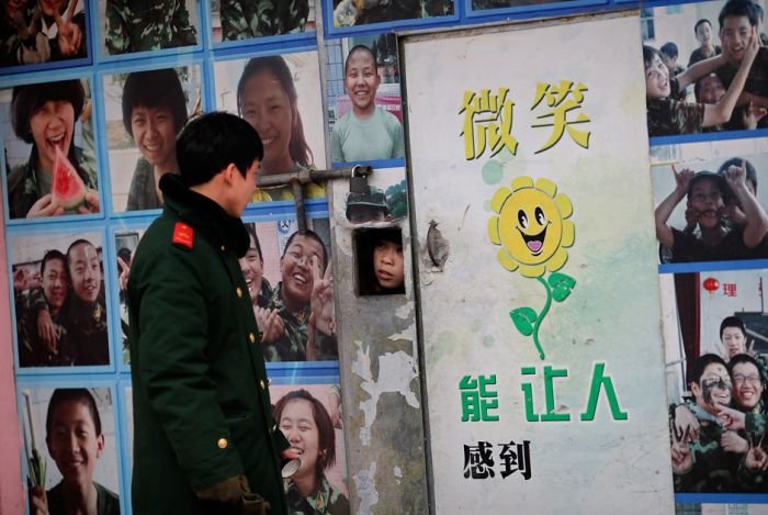 Лечение от интернет-зависимости в Китае (16 фото)