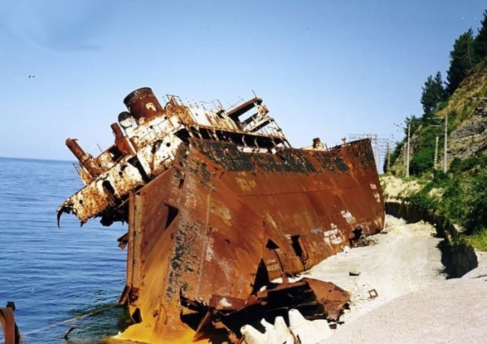 Что стало с заброшенным кораблем за 43 года (10 фото)