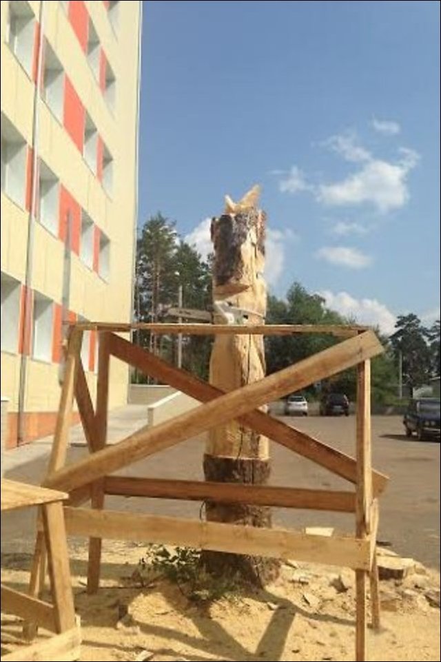 Скульптура из сухого дерева (6 фото)