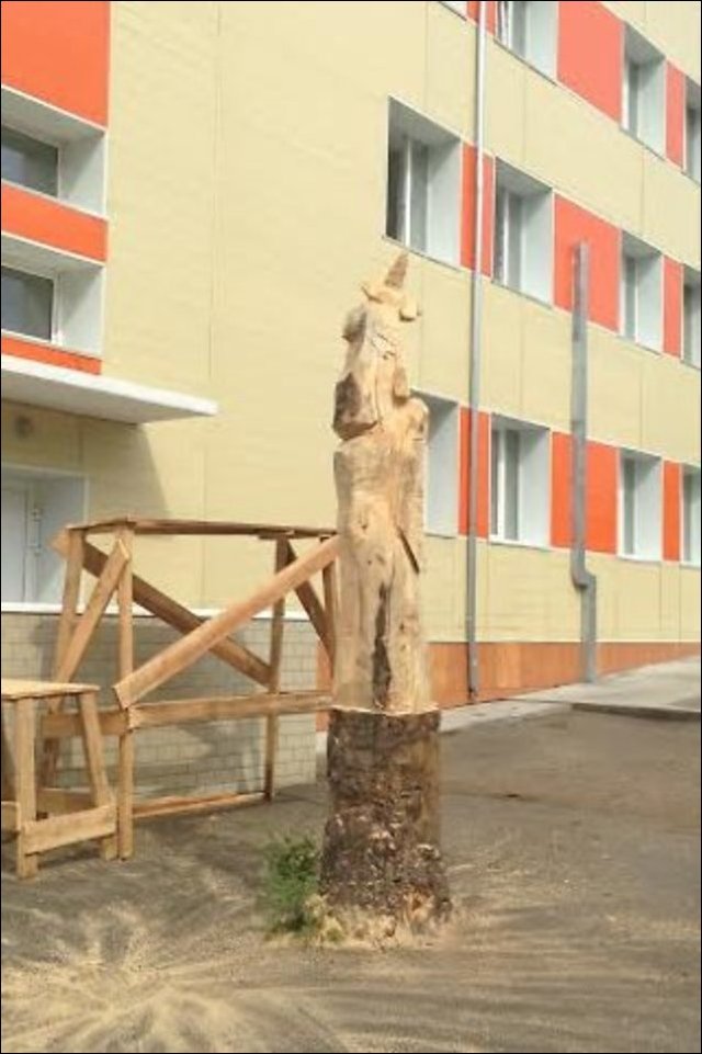 Скульптура из сухого дерева (6 фото)